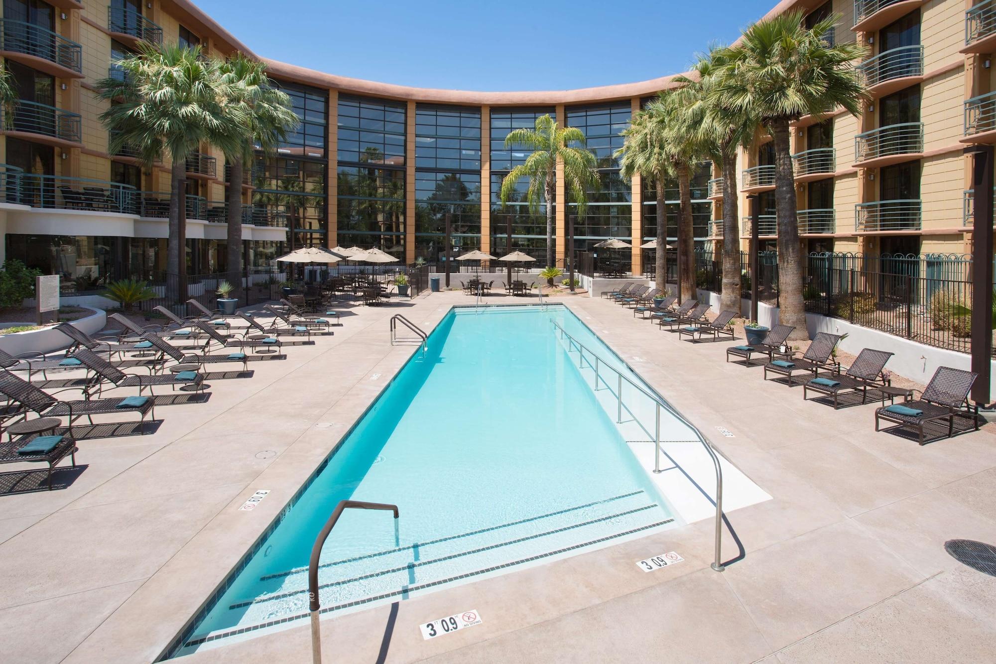 Embassy Suites By Hilton Phoenix Biltmore Dış mekan fotoğraf