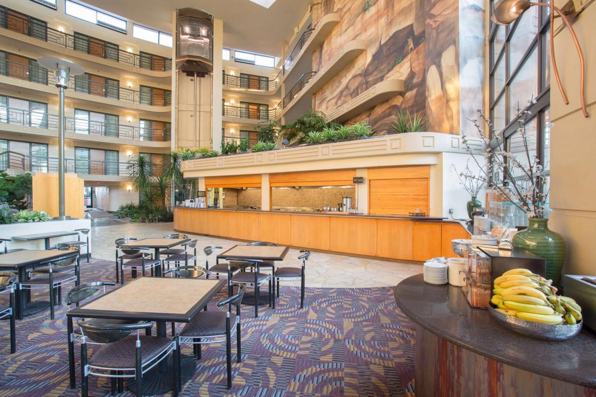 Embassy Suites By Hilton Phoenix Biltmore Dış mekan fotoğraf