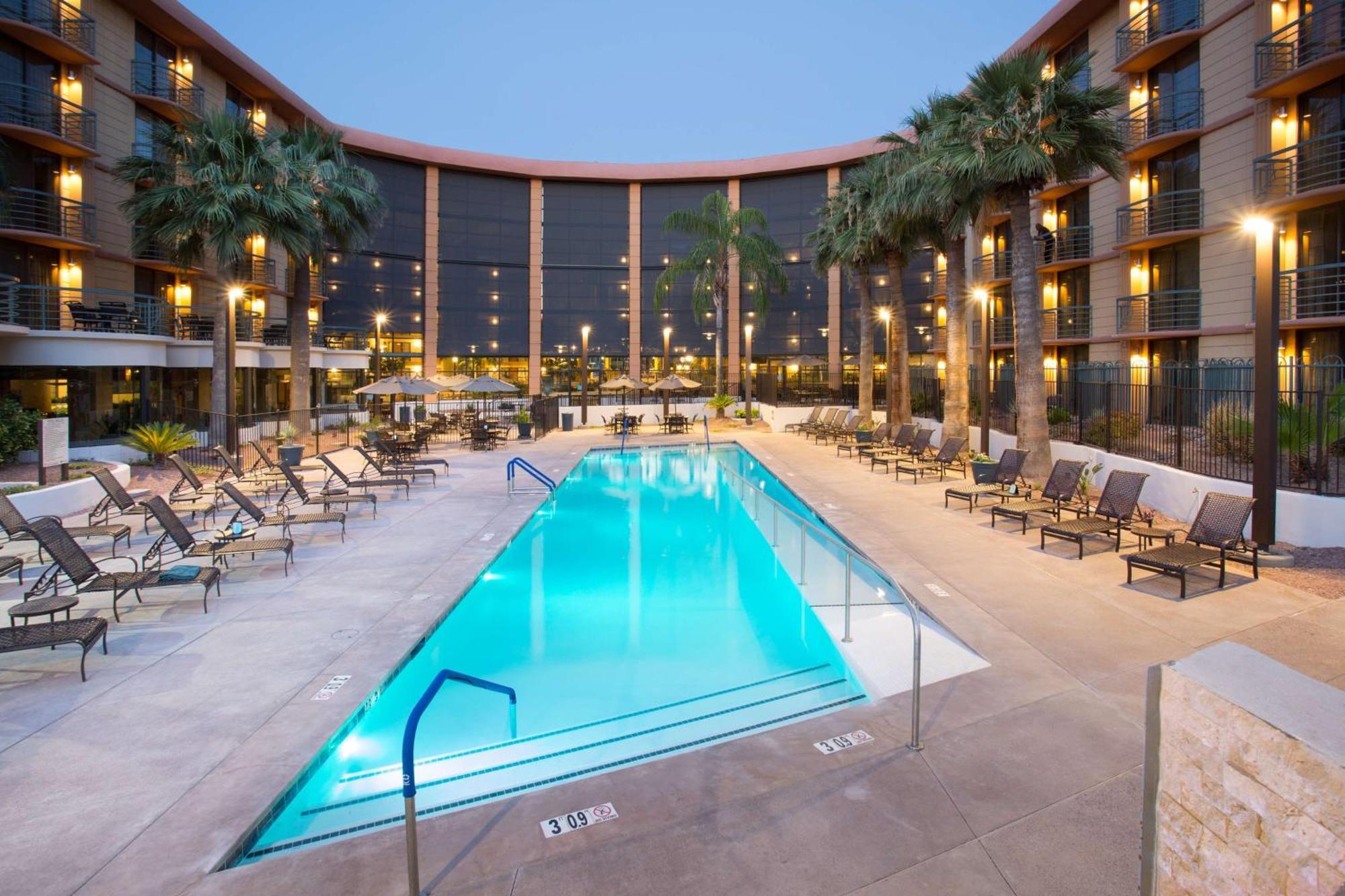 Embassy Suites By Hilton Phoenix Biltmore Dış mekan fotoğraf