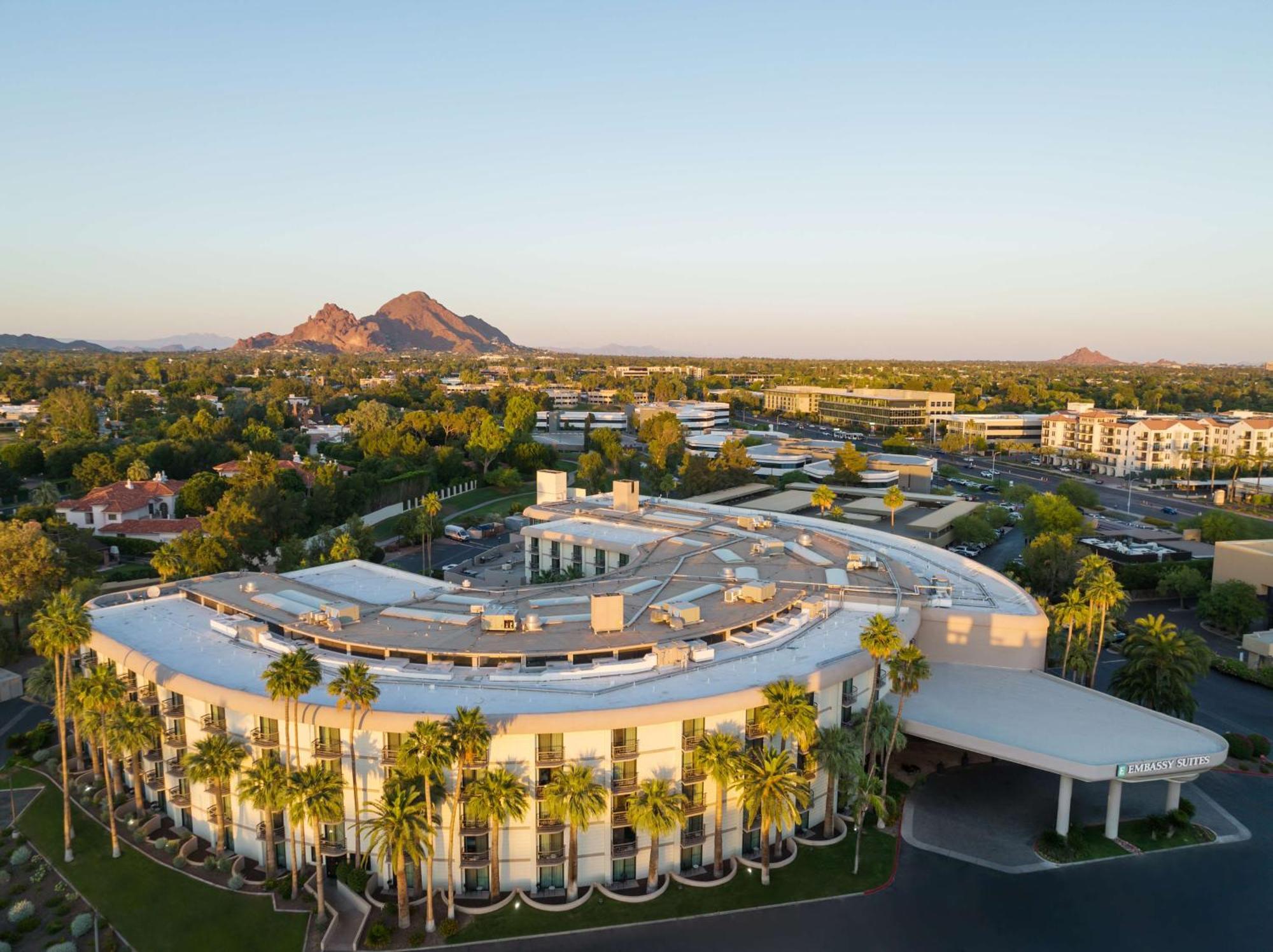 Embassy Suites By Hilton Phoenix Biltmore Dış mekan fotoğraf