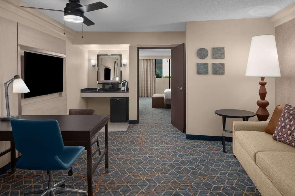 Embassy Suites By Hilton Phoenix Biltmore Oda fotoğraf